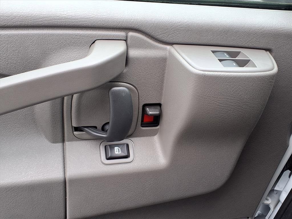 2025 Chevrolet Express Cutaway 3500 1WT