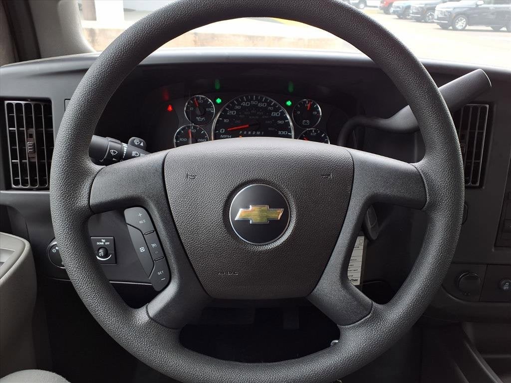 2025 Chevrolet Express Cutaway 3500 1WT