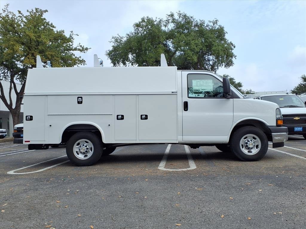 2025 Chevrolet Express Cutaway 3500 1WT