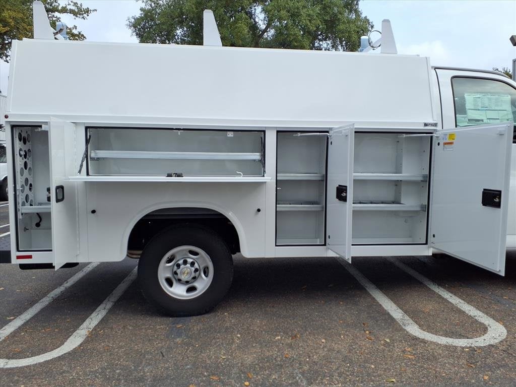 2025 Chevrolet Express Cutaway 3500 1WT