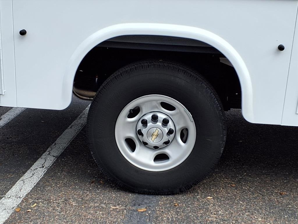 2025 Chevrolet Express Cutaway 3500 1WT