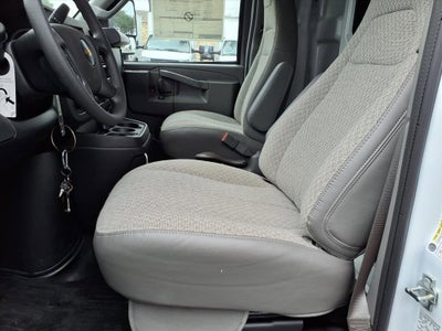 2025 Chevrolet Express Cutaway 3500 1WT