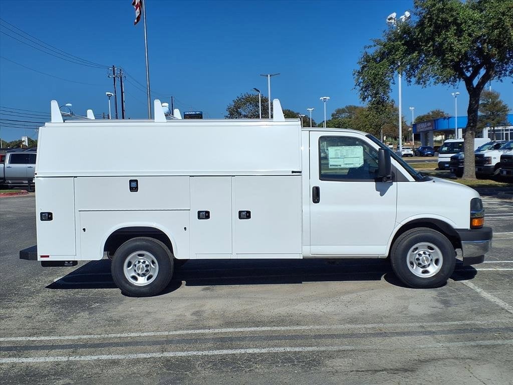 2025 Chevrolet Express Cutaway 3500 1WT