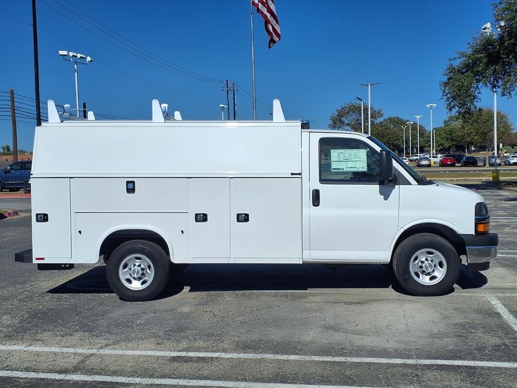 2025 Chevrolet Express Cutaway 3500 1WT