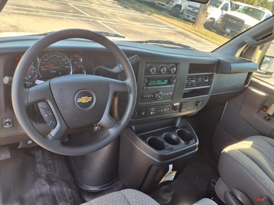 2025 Chevrolet Express Cutaway 3500 1WT