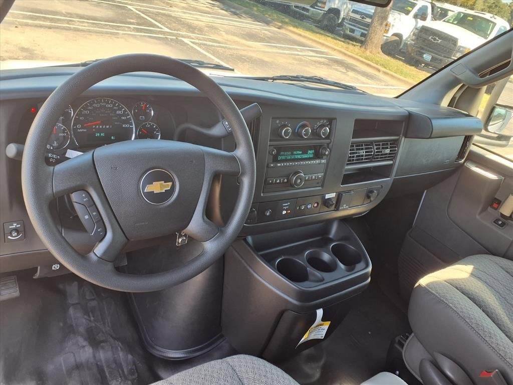 2025 Chevrolet Express Cutaway 3500 1WT