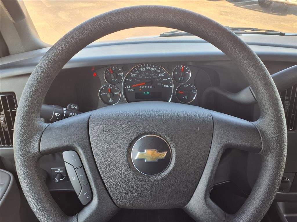 2025 Chevrolet Express Cutaway 3500 1WT