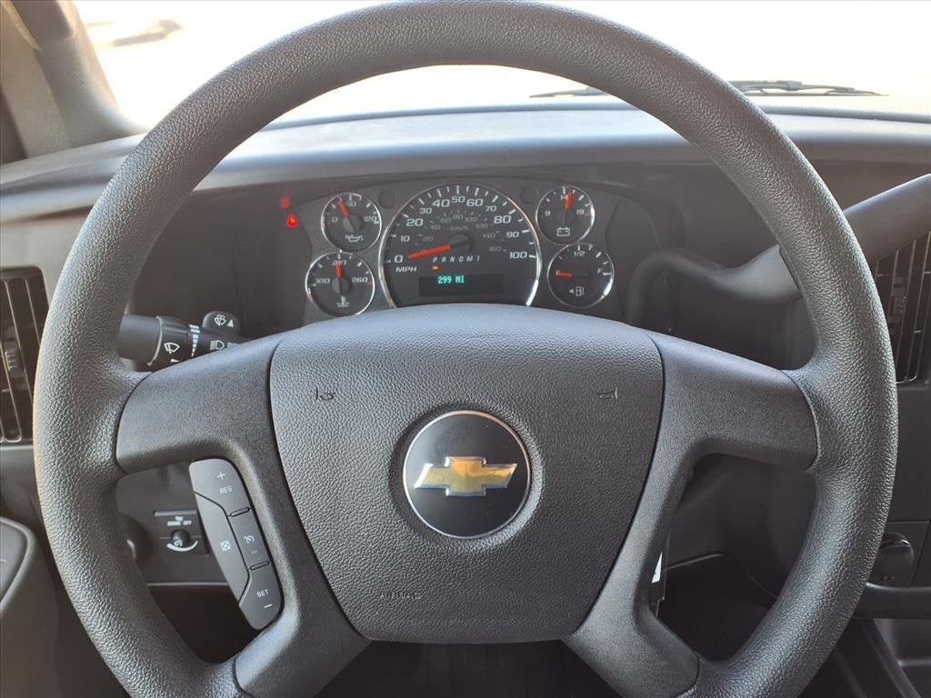 2025 Chevrolet Express Cutaway 3500 1WT