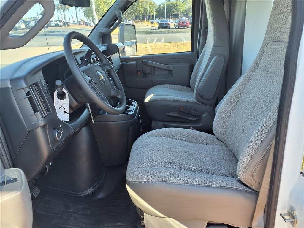 2025 Chevrolet Express Cutaway 3500 1WT