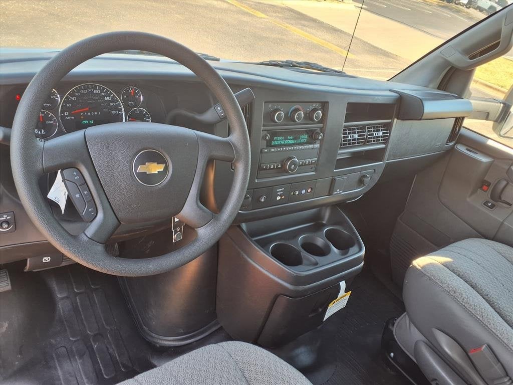 2025 Chevrolet Express Cutaway 3500 1WT