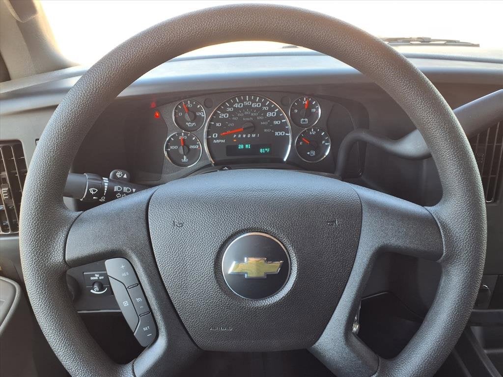 2025 Chevrolet Express Cutaway 3500 1WT