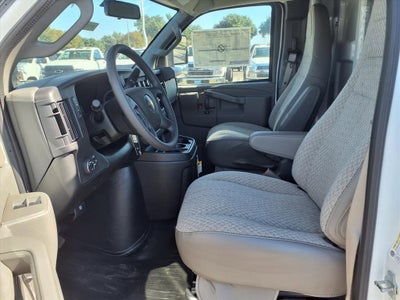 2025 Chevrolet Express Cutaway 3500 1WT