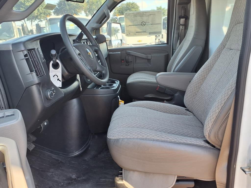 2025 Chevrolet Express Cutaway 3500 1WT