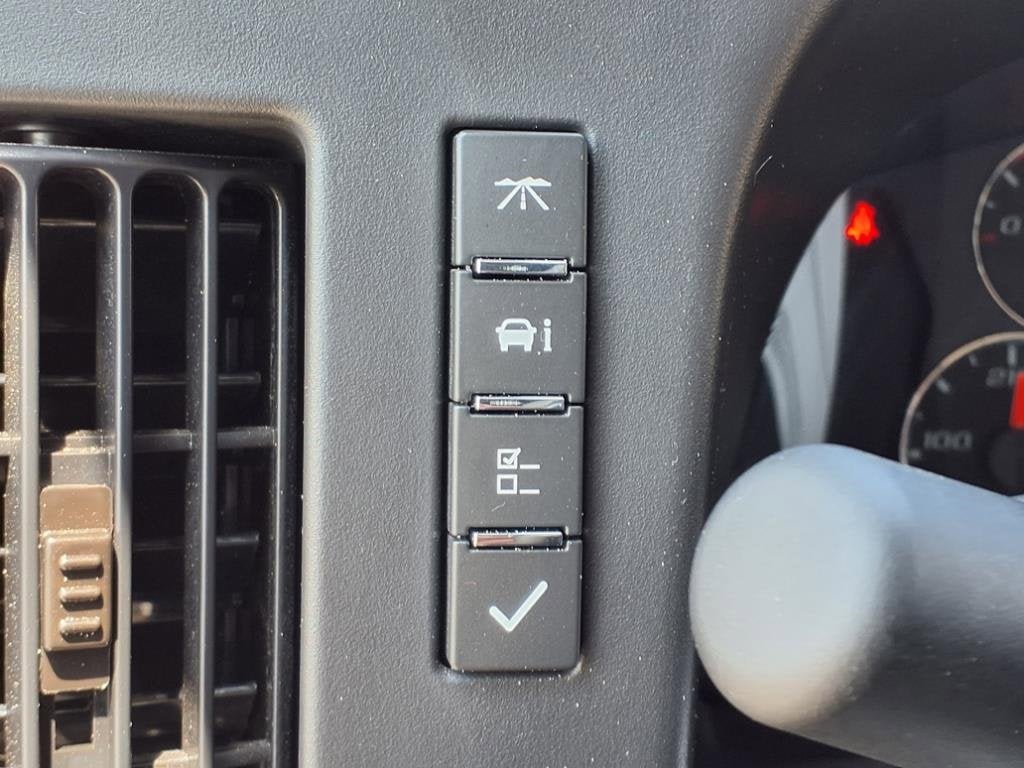 2025 Chevrolet Express Cutaway 3500 1WT