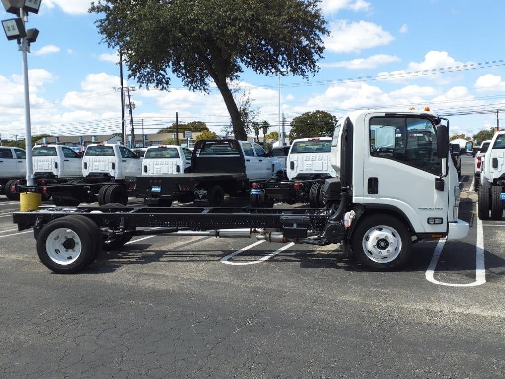 2025 Chevrolet Low Cab Forward 4500 Base