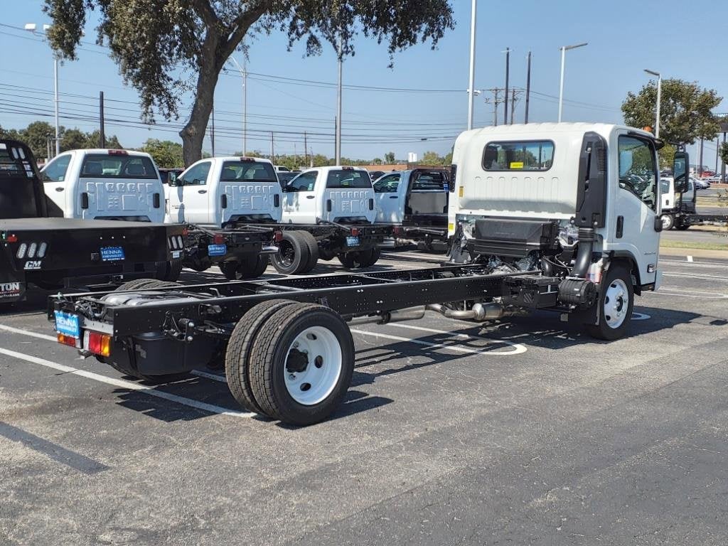2025 Chevrolet Low Cab Forward 4500 Base