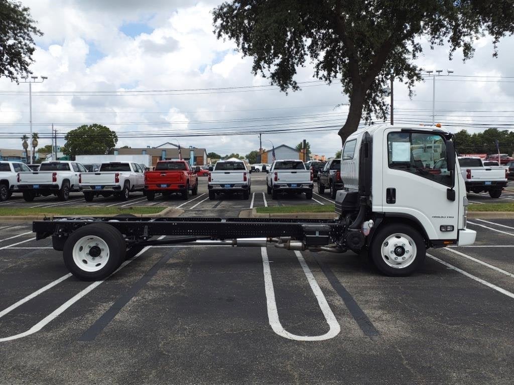 2025 Chevrolet Low Cab Forward 4500 Base