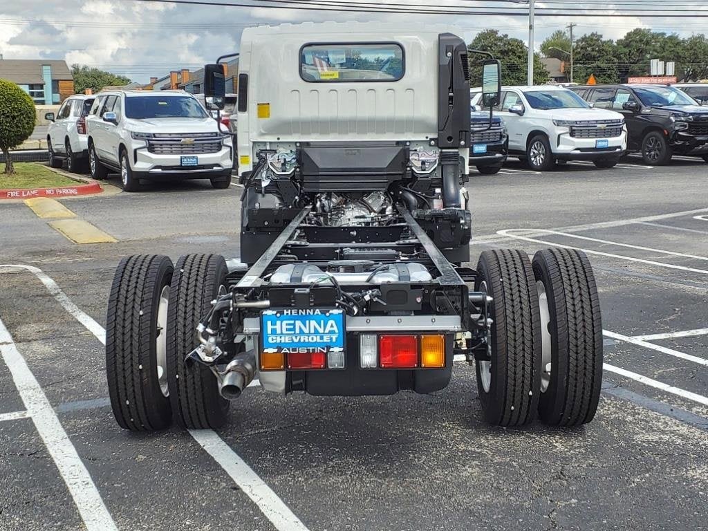 2025 Chevrolet Low Cab Forward 4500 Base