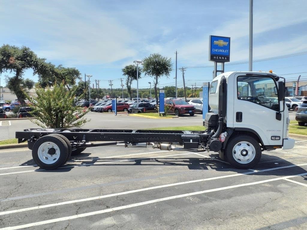 2025 Chevrolet Low Cab Forward 5500 XG Base