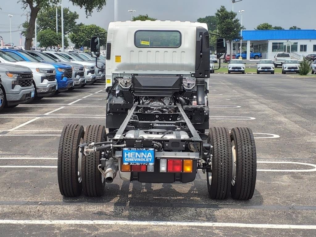 2025 Chevrolet Low Cab Forward 5500 XG Base