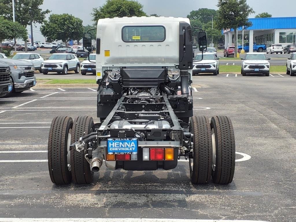 2025 Chevrolet Low Cab Forward 5500 XG Base