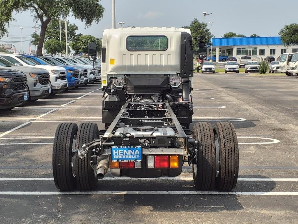2025 Chevrolet Low Cab Forward 5500 XG Base