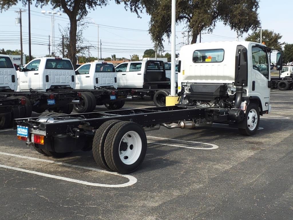 2025 Chevrolet Low Cab Forward 5500 XG Base