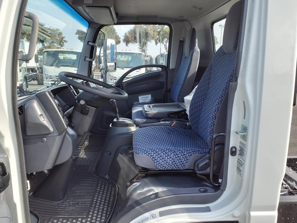 2025 Chevrolet Low Cab Forward 5500 XG Base