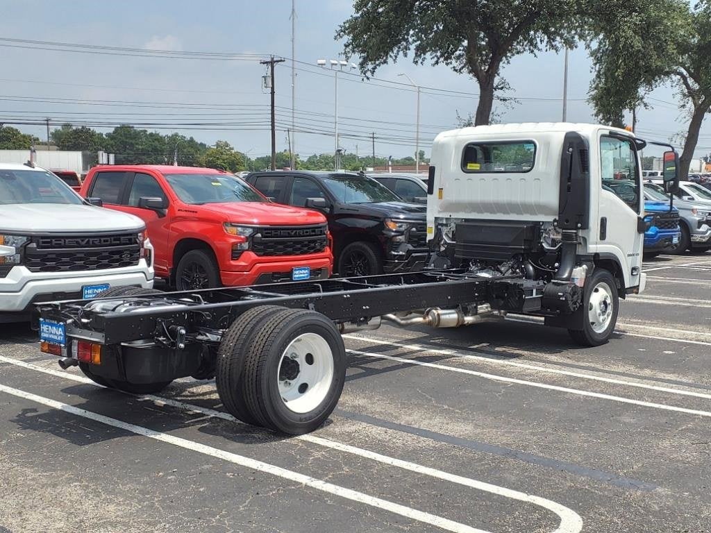 2025 Chevrolet Low Cab Forward 5500 XG Base