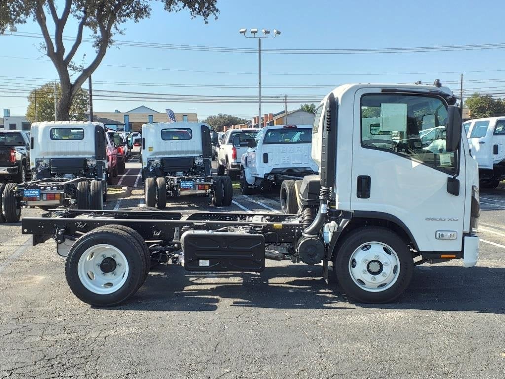 2025 Chevrolet Low Cab Forward 5500 XD Base