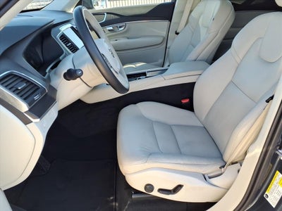 2020 Volvo XC90 Momentum