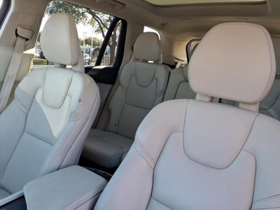 2020 Volvo XC90 Momentum