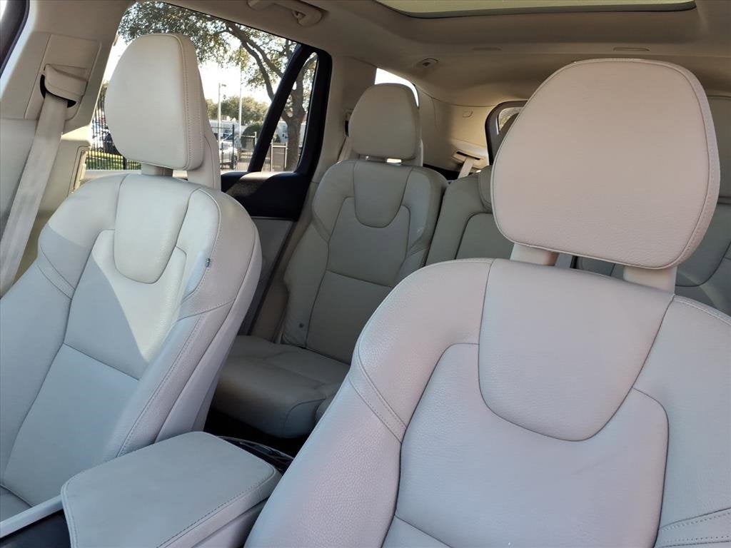 2020 Volvo XC90 Momentum
