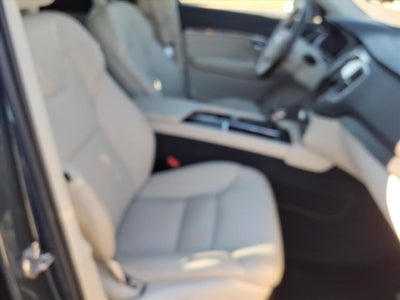 2020 Volvo XC90 Momentum