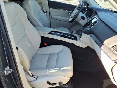2020 Volvo XC90 Momentum