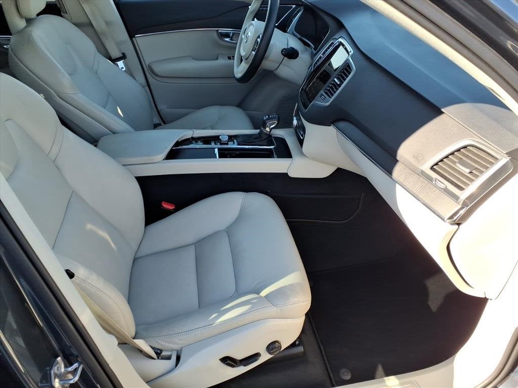 2020 Volvo XC90 Momentum